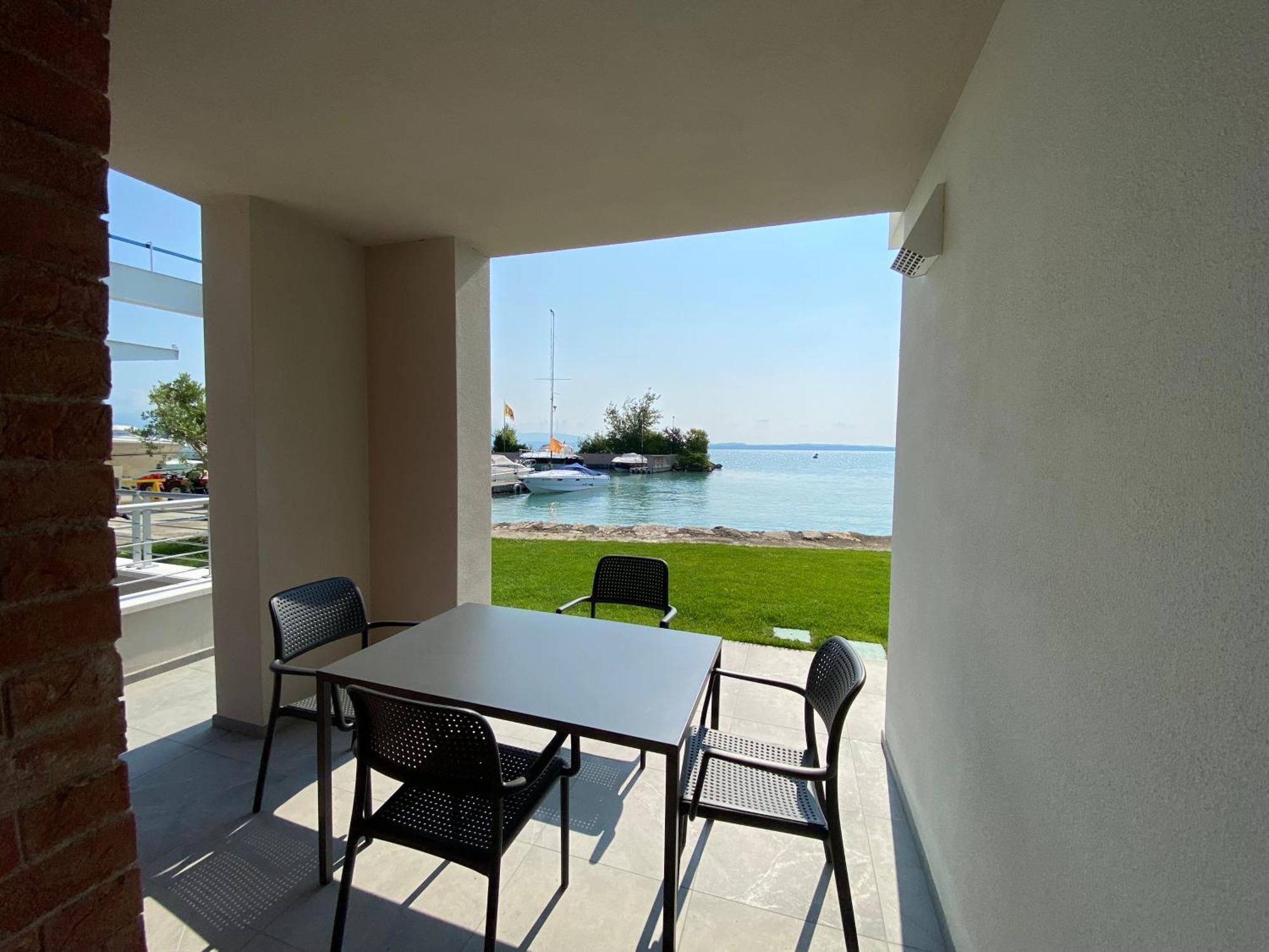 Sirmio Apartments - Darsena Stay Sirmione Dış mekan fotoğraf