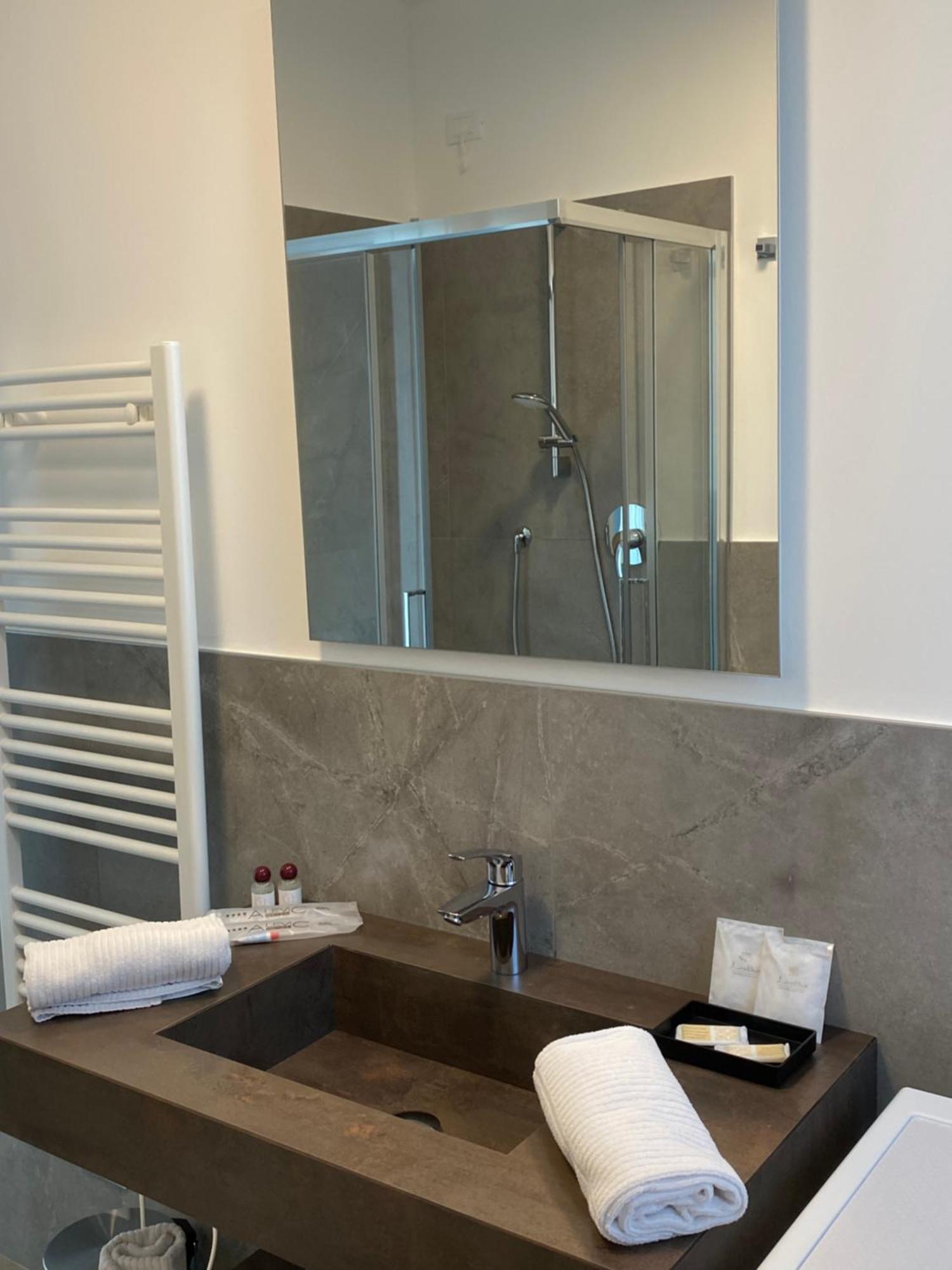 Sirmio Apartments - Darsena Stay Sirmione Dış mekan fotoğraf